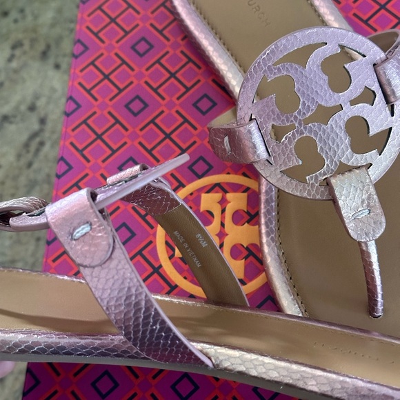 New Tory Burch METALLIC EMBOSSED SNAKE
LEATHER - Picture 5 of 7